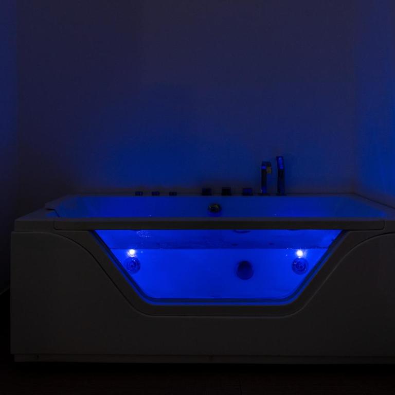 San Giovanni Boutique Suites - Camera King con Vasca Idromassaggio - 8