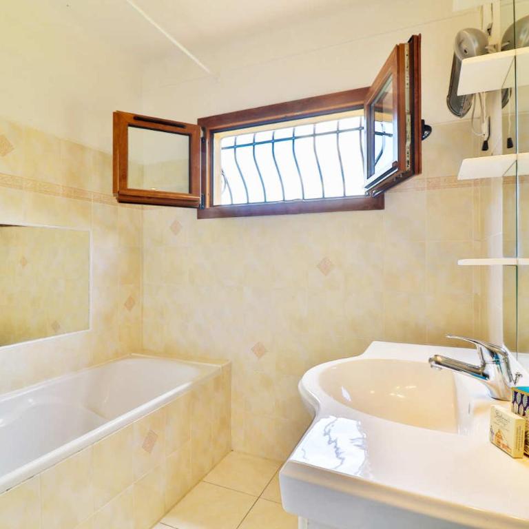 Locations-06 La maison de Noéie rdj pour 6 personnes entre mer et montagne - Appartamento con 2 Camere da Letto - 4