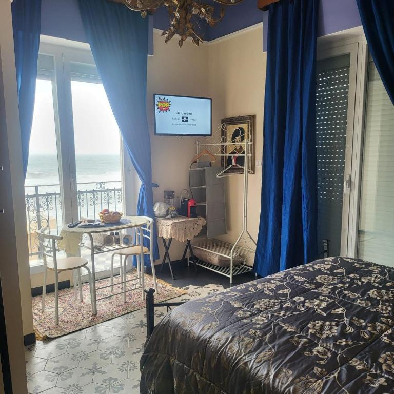 Romantic House spettacolare vista mare write whotsapp or call the number 377 5 NOVE 38723 - Double Room with Private Bathroom - 16