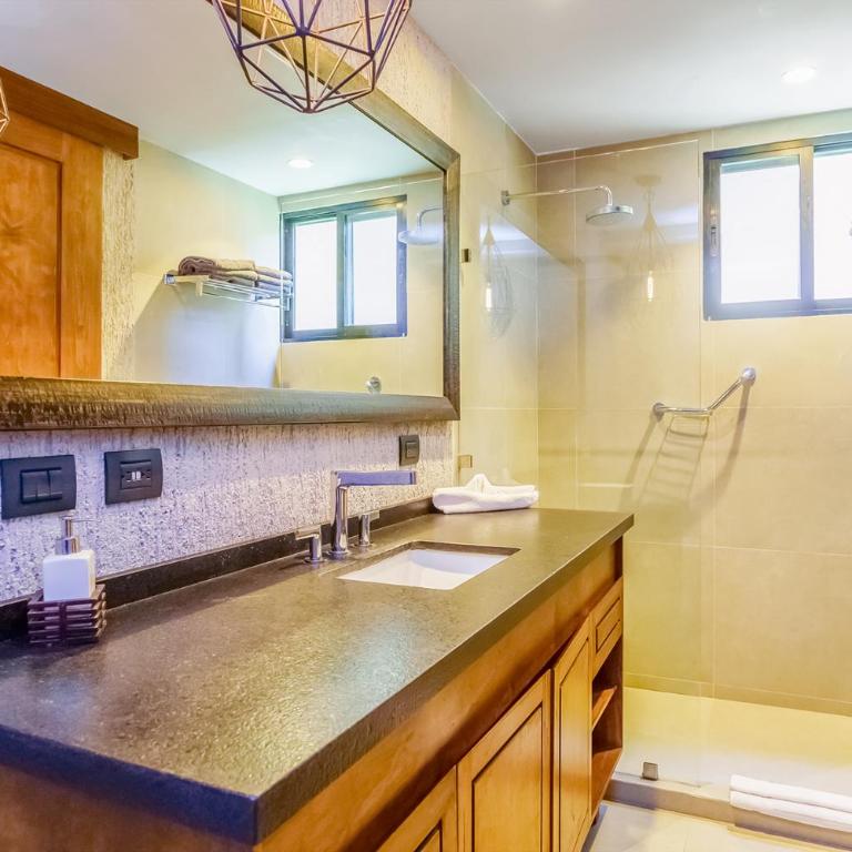 Luxurious Oasis Jacuzzi with Art Gallery and Pool - Apartamento - 4