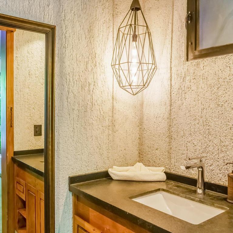 Luxurious Oasis Jacuzzi with Art Gallery and Pool - Apartamento - 23