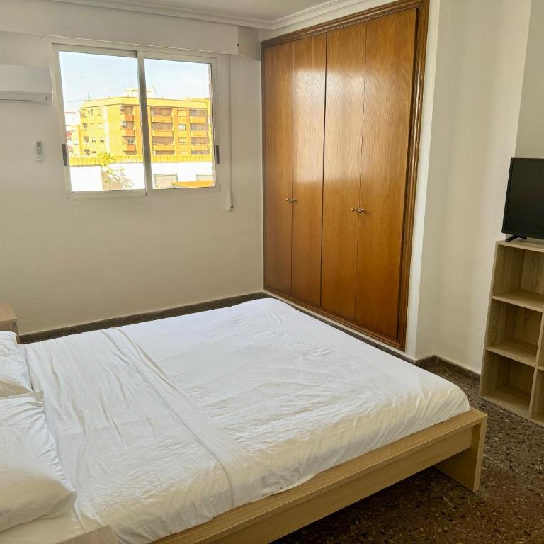 Your Long Stay Attic Home in Valencia - Two-Bedroom Apartment - 15
