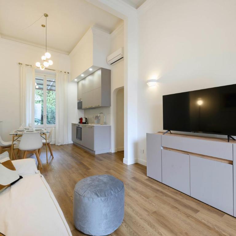 Hidden Gem with Private Garden - Appartamento con 2 Camere da Letto - 1