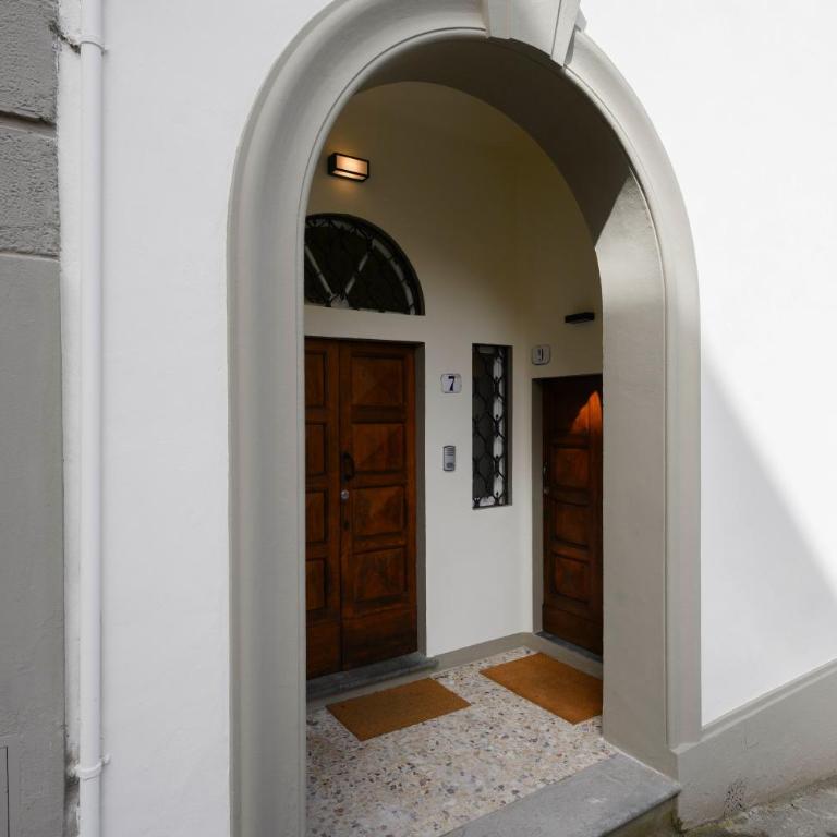 Hidden Gem with Private Garden - Appartamento con 2 Camere da Letto - 3