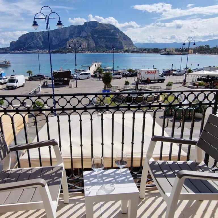 Mondello Vista Mare - Appartamento con 2 Camere da Letto - 1