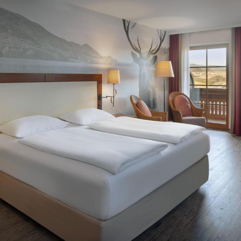 Arabella Jagdhof Resort am Fuschlsee, a Tribute Portfolio Hotel - Grand Deluxe Zimmer mit Kingsize-Bett und Gartenblick - 3
