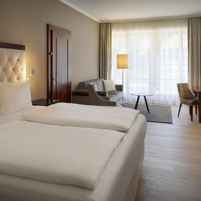 Arabella Jagdhof Resort am Fuschlsee, a Tribute Portfolio Hotel - Junior Suite mit Kingsize-Bett, Gartenblick und Balkon - 4