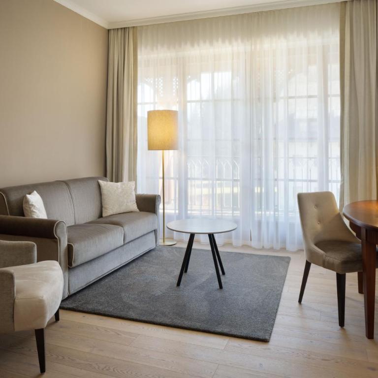 Arabella Jagdhof Resort am Fuschlsee, a Tribute Portfolio Hotel - Junior Suite mit Kingsize-Bett, Gartenblick und Balkon - 2