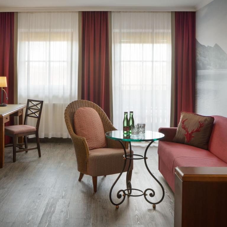 Arabella Jagdhof Resort am Fuschlsee, a Tribute Portfolio Hotel - Maisonette Suite mit Kingsize-Bett, Schlafsofa, Gartenblick und Balkon - 2
