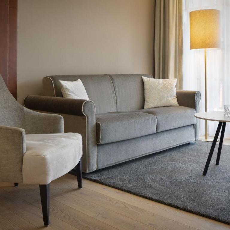 Arabella Jagdhof Resort am Fuschlsee, a Tribute Portfolio Hotel - Junior Suite mit Kingsize-Bett, Gartenblick und Balkon - 3