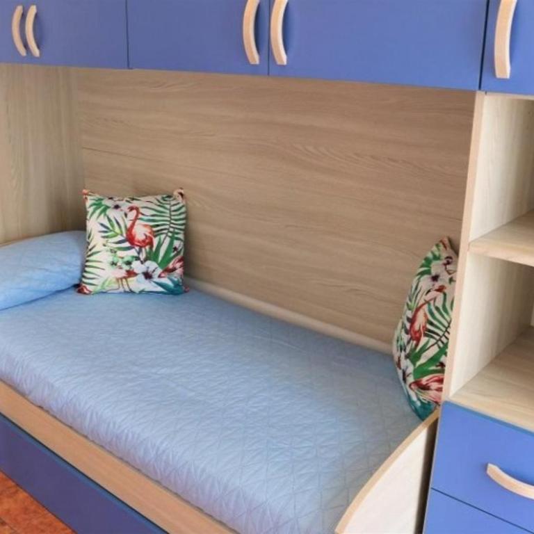 Colorful flat with sea view - Apartment - 10