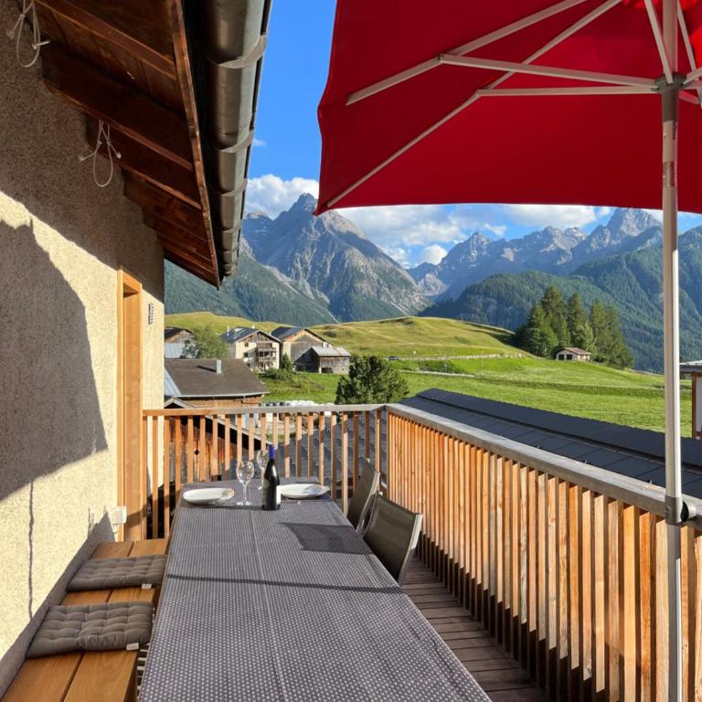 Schönste Ferienwohnung mit Panoramablick in Ftan im Unterengadin - Apartment mit 3 Schlafzimmern - 1