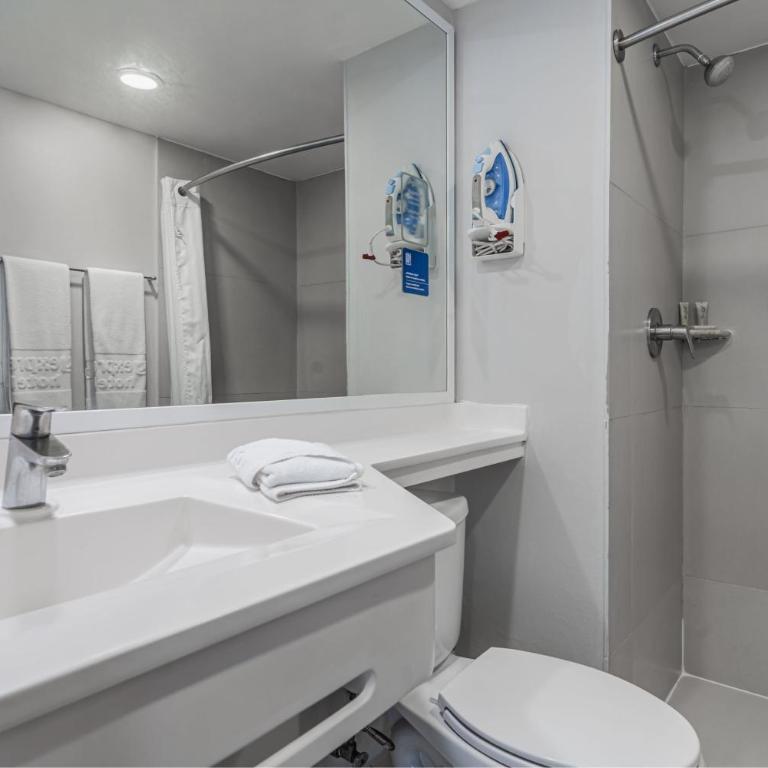 City Express by Marriott Queretaro Jurica - Double Room with Two Double Beds - 9