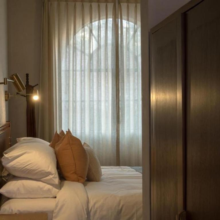 Hotel Hércules - Deluxe King Room - 3