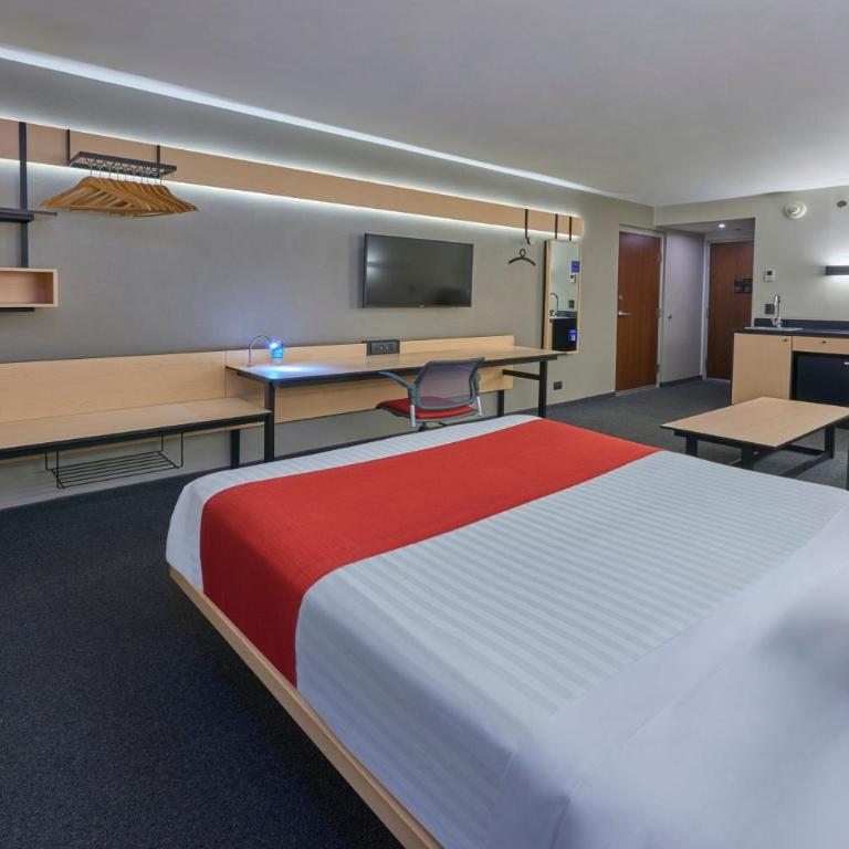 City Express by Marriott Tijuana Rio - Superior Queen Room with Sofa Bed - 5
