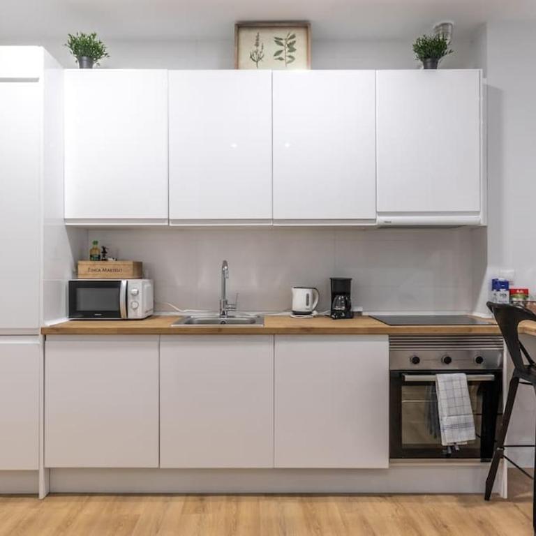 Gran apto a 5 min de casco viejo. Familias, grupos - Four-Bedroom Apartment - 4