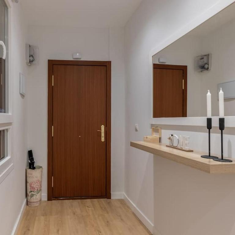 Gran apto a 5 min de casco viejo. Familias, grupos - Four-Bedroom Apartment - 8