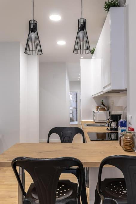 Gran apto a 5 min de casco viejo. Familias, grupos - Four-Bedroom Apartment - 11