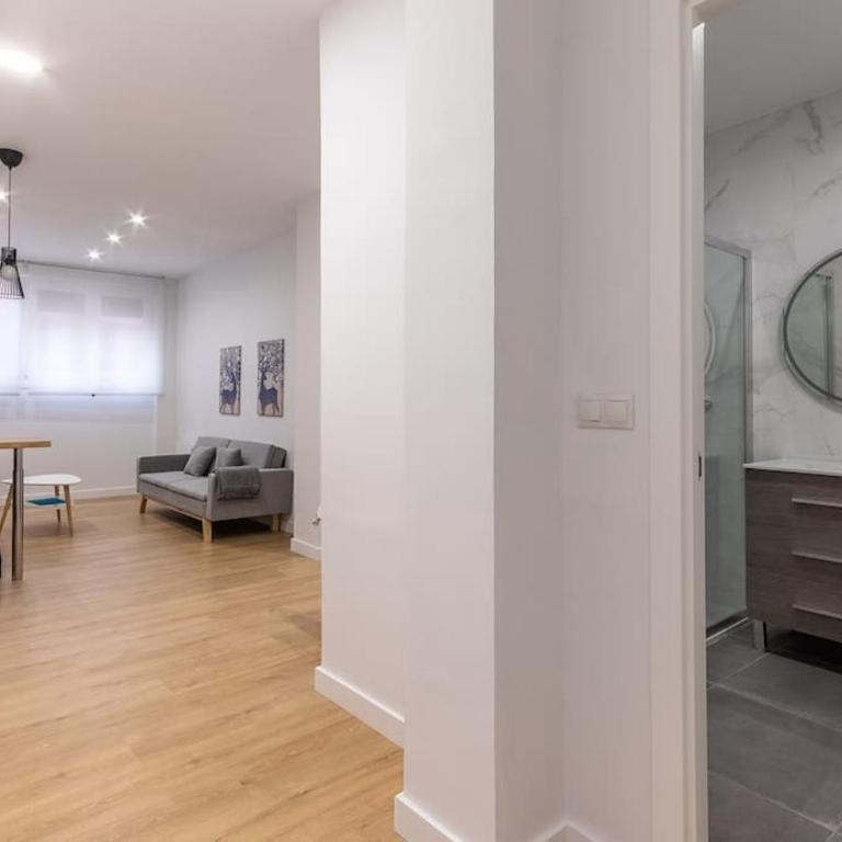 Gran apto a 5 min de casco viejo. Familias, grupos - Four-Bedroom Apartment - 14