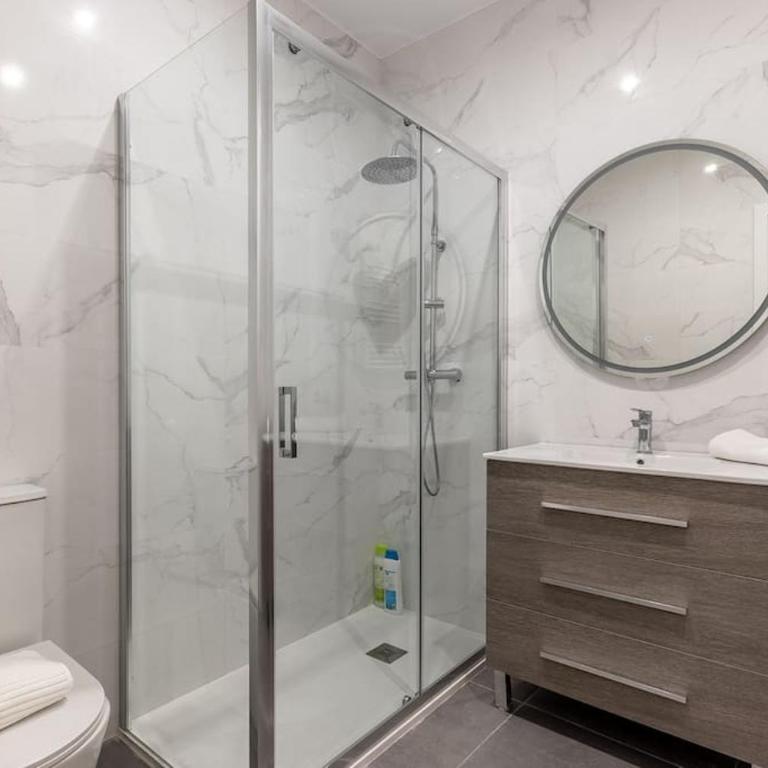 Gran apto a 5 min de casco viejo. Familias, grupos - Four-Bedroom Apartment - 24