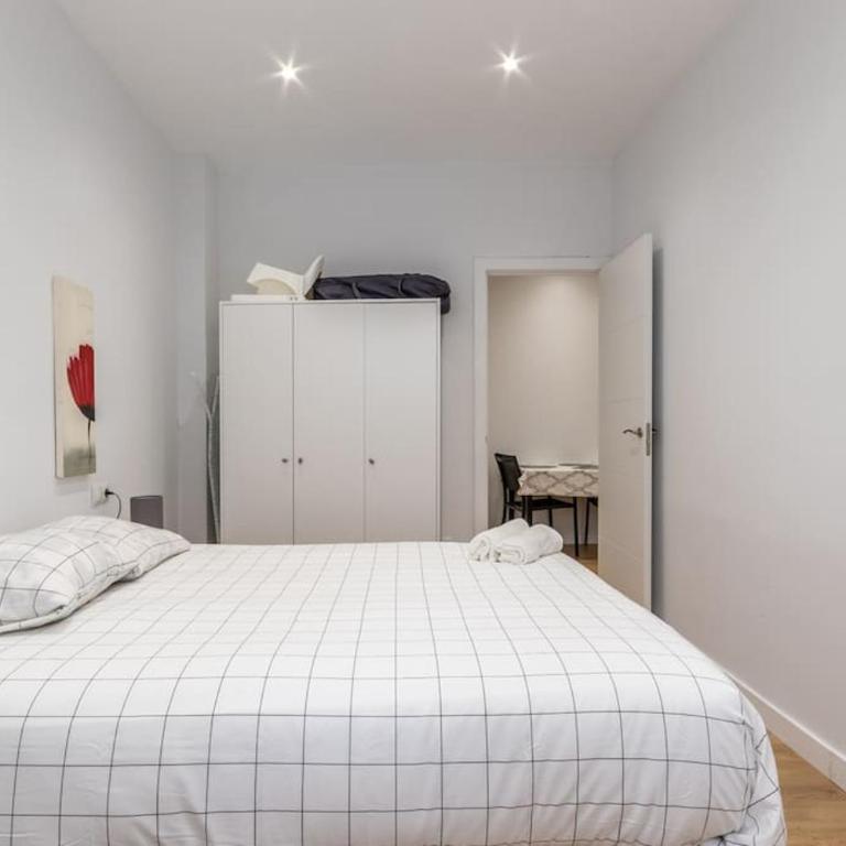 Gran apto a 5 min de casco viejo. Familias, grupos - Four-Bedroom Apartment - 28