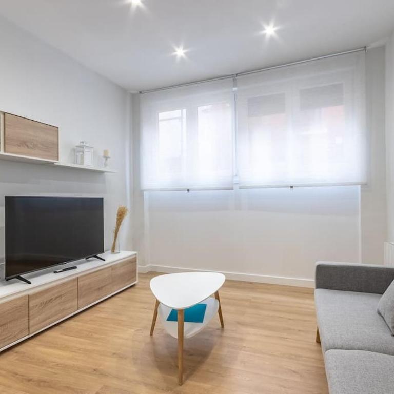 Gran apto a 5 min de casco viejo. Familias, grupos - Four-Bedroom Apartment - 34
