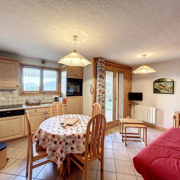 Charmant 3 pièces avec jardin, parking et proximité ski bus à 900m du village de Combloux - Appartement 2 Chambres - 1