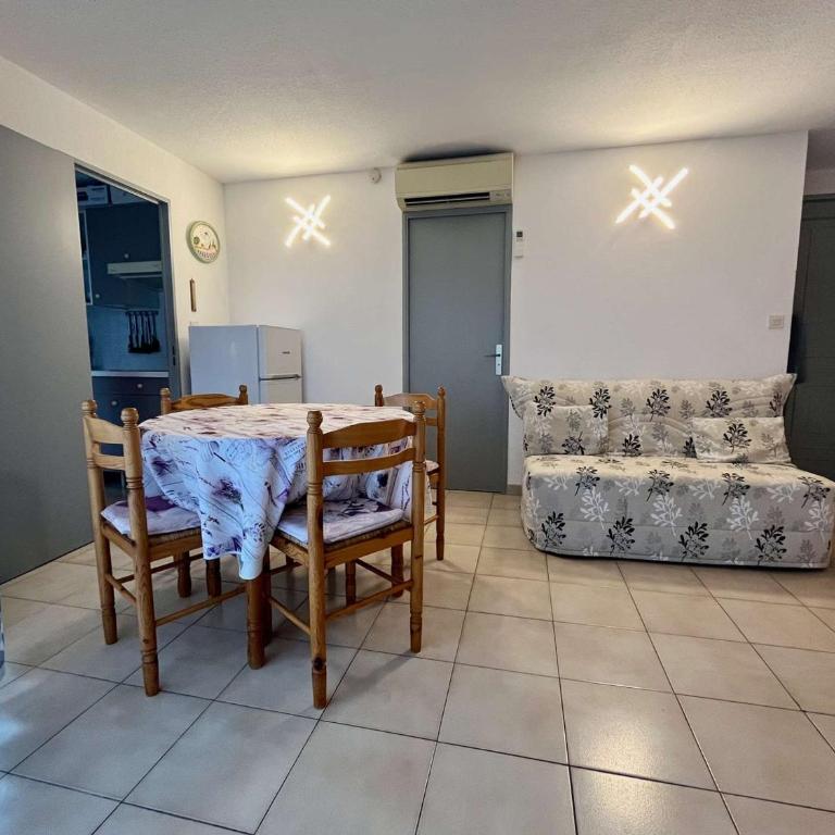 Appartement 2 pièces avec terrasse, à 150m des plages - Cavalaire-sur-Mer - FR-1-226B-192 - Appartement - 8