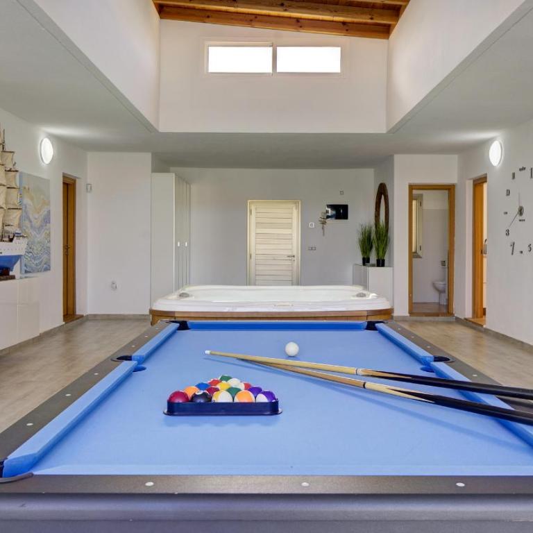Luxury Villa Cindy - Three-Bedroom Villa - 40