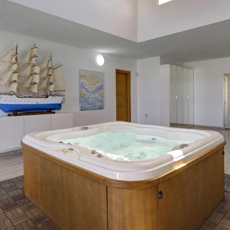 Luxury Villa Cindy - Three-Bedroom Villa - 32