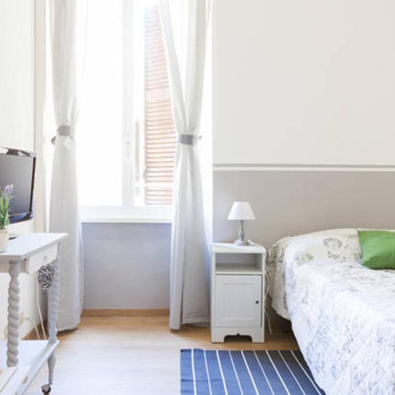 Domus Merulana Bed and Breakfast - Camera Matrimoniale con Bagno Privato - 1