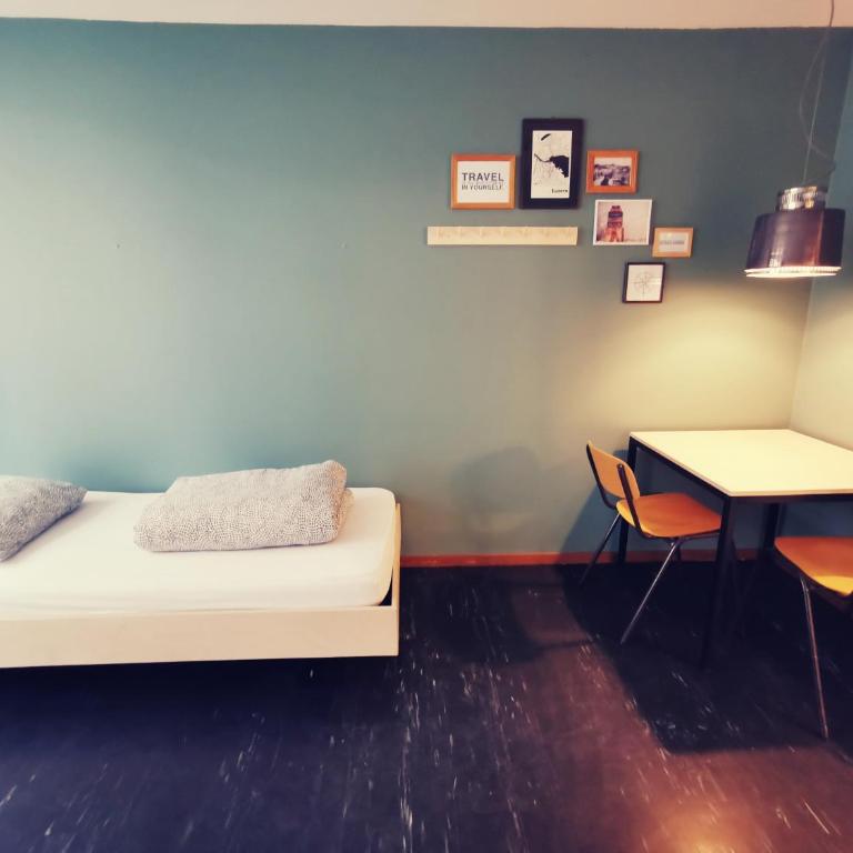 Backpackers Luzern - Budget Zweibettzimmer mit Gemeinschaftsbad - 6