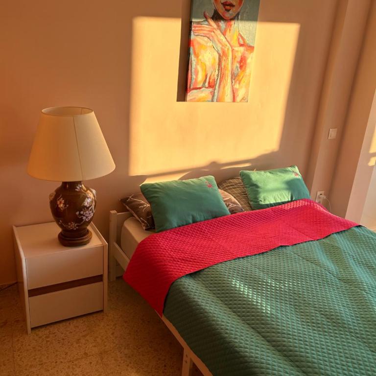 Große Ferienwohnung mit großer Terrasse an der Costa Blanca für 4 Erwachsene und 1 Kind circa 250 m vom Meer - Three-Bedroom Apartment - 12