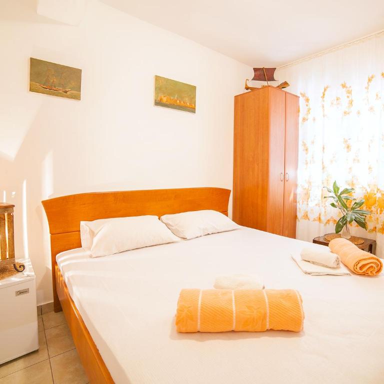 Guest House Amfora - Dvokrevetna Soba sa Bračnim Krevetom - 8
