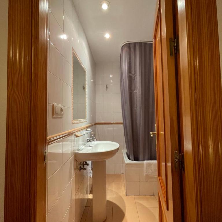 Sueños de Lorca Guest House - Double Room with Private Bathroom - 34