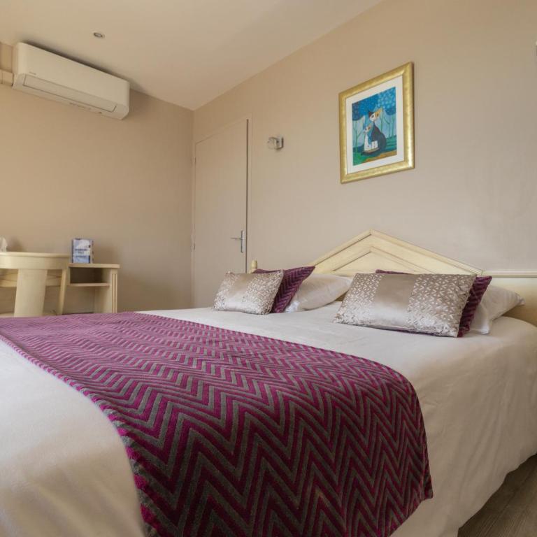 Hôtel Méditerranée - Chambre Triple - Vue sur Mer - Deuxième Étage - 12