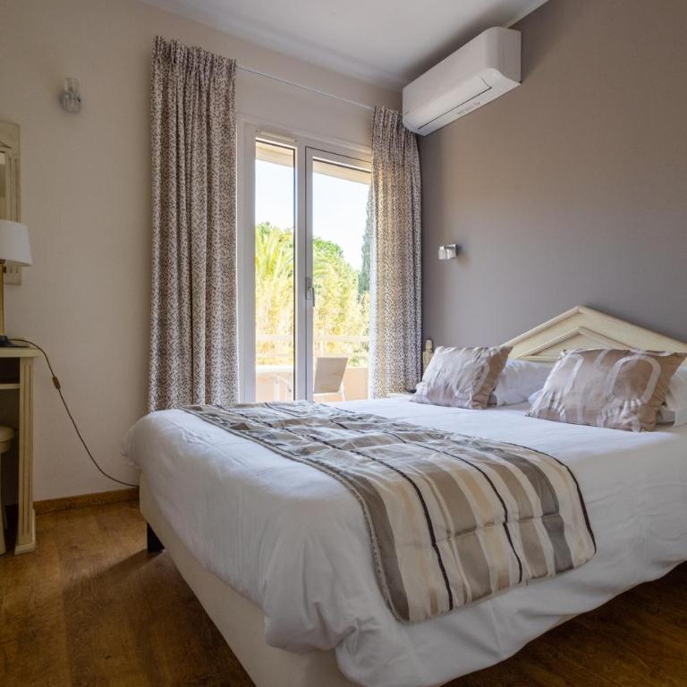 Hôtel Méditerranée - Chambre Double - Vue sur Mer et Colline - 8
