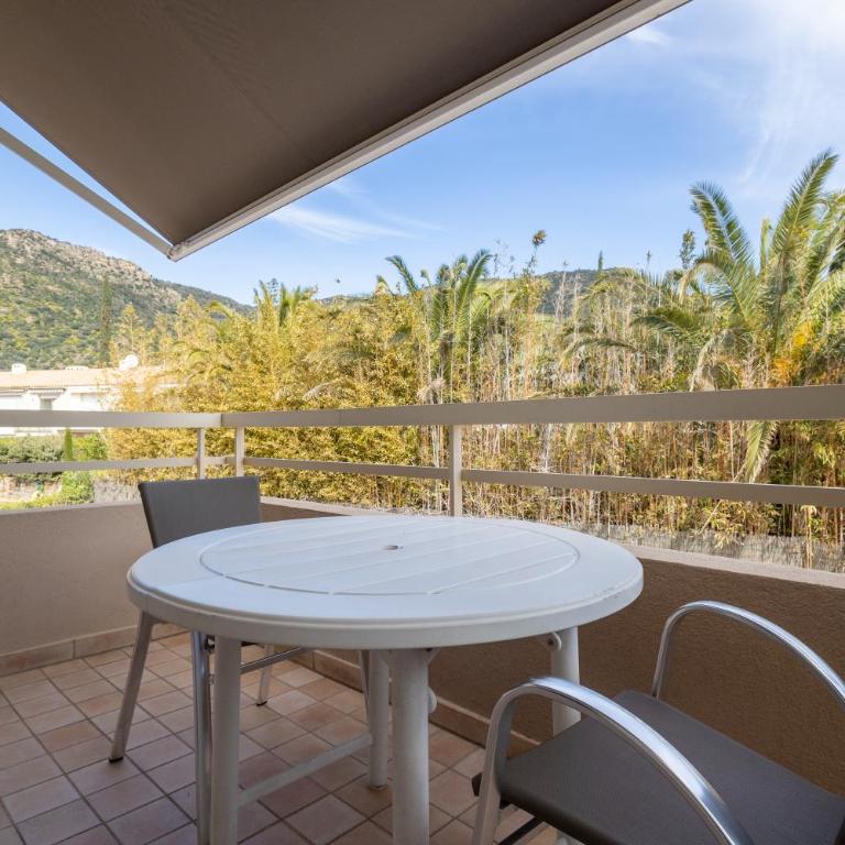Hôtel Méditerranée - Chambre Double - Vue sur Mer et Colline - 10
