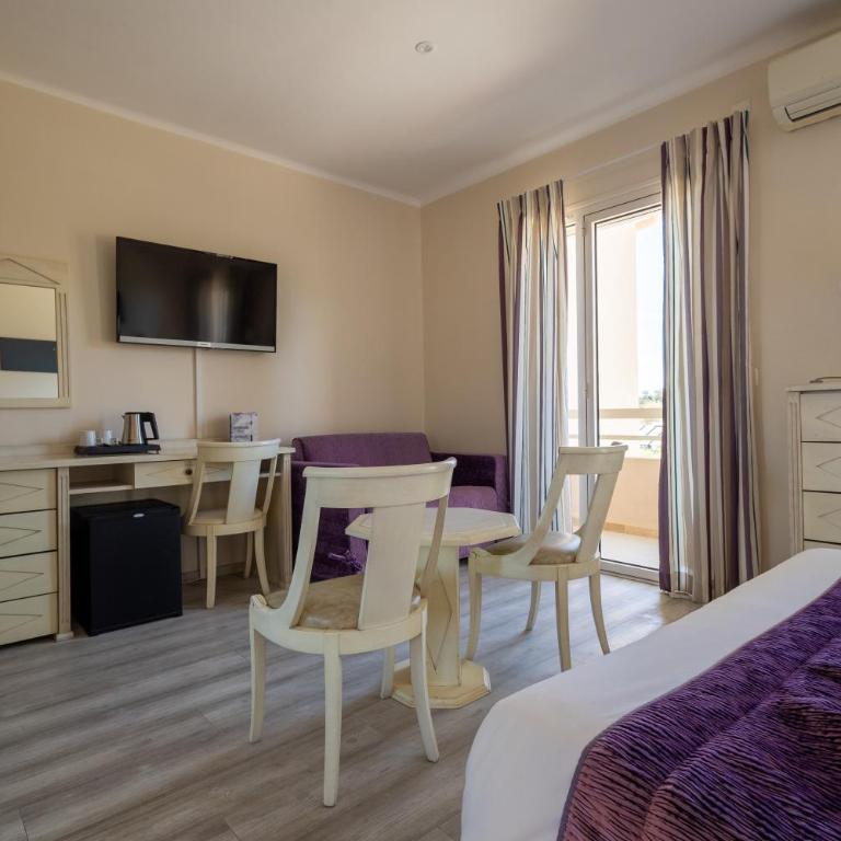 Hôtel Méditerranée - Chambre Triple - Vue Latérale sur Mer - Premier Étage - 5
