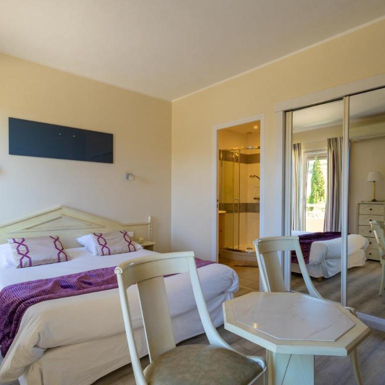 Hôtel Méditerranée - Chambre Triple - Vue Latérale sur Mer - Premier Étage - 8