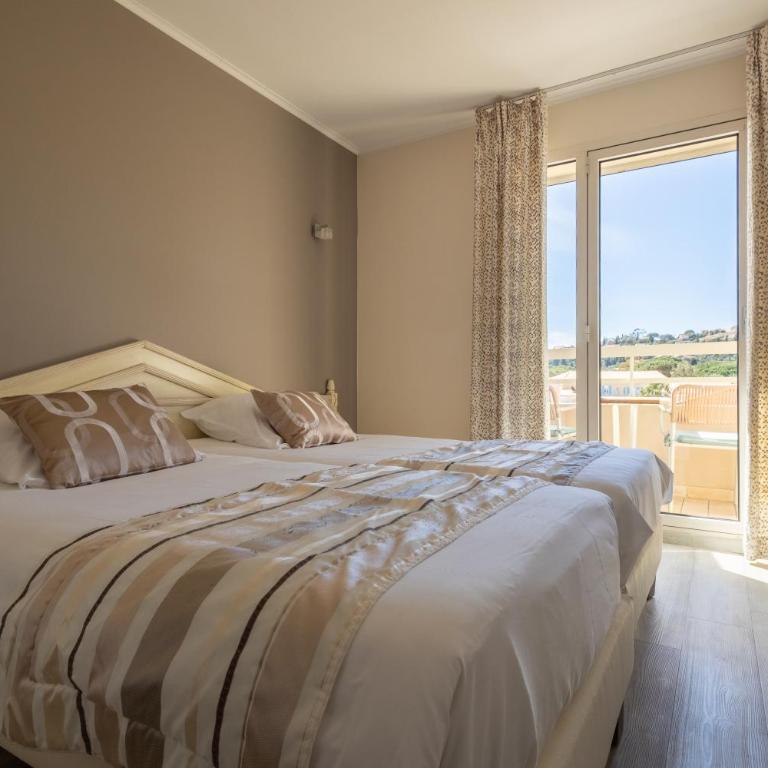 Hôtel Méditerranée - Chambre Lits Jumeaux - Vue Latérale sur Mer - Deuxième Étage - 4
