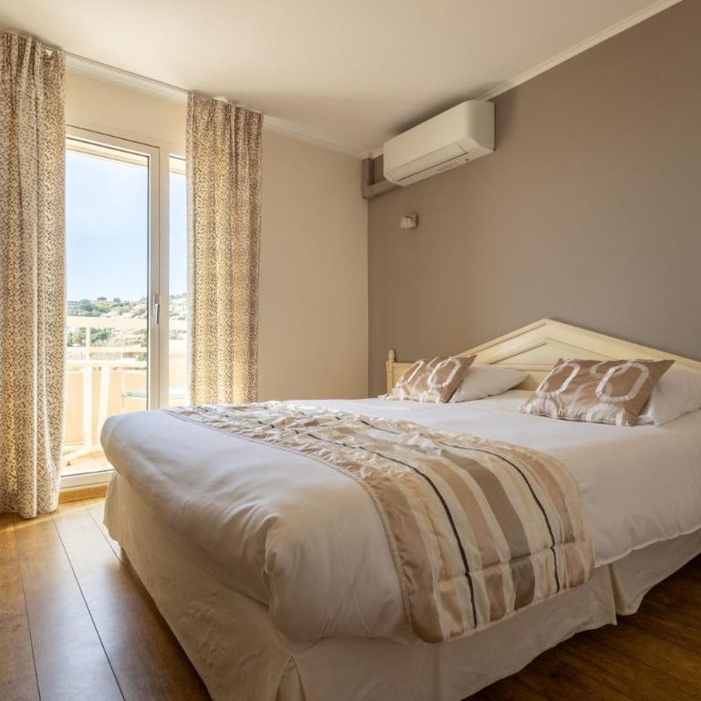 Hôtel Méditerranée - Chambre Double - Vue Latérale sur Mer - Deuxième Étage - 6