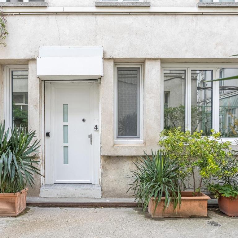Paris my home, GF, AIR COND, 2 SHOWERS, 2 WC - Apartment - Ground Floor - 33
