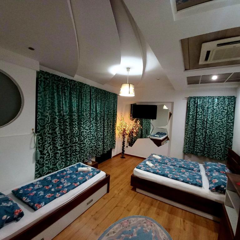 Hotel Irish - Apartment with Balcony - 1