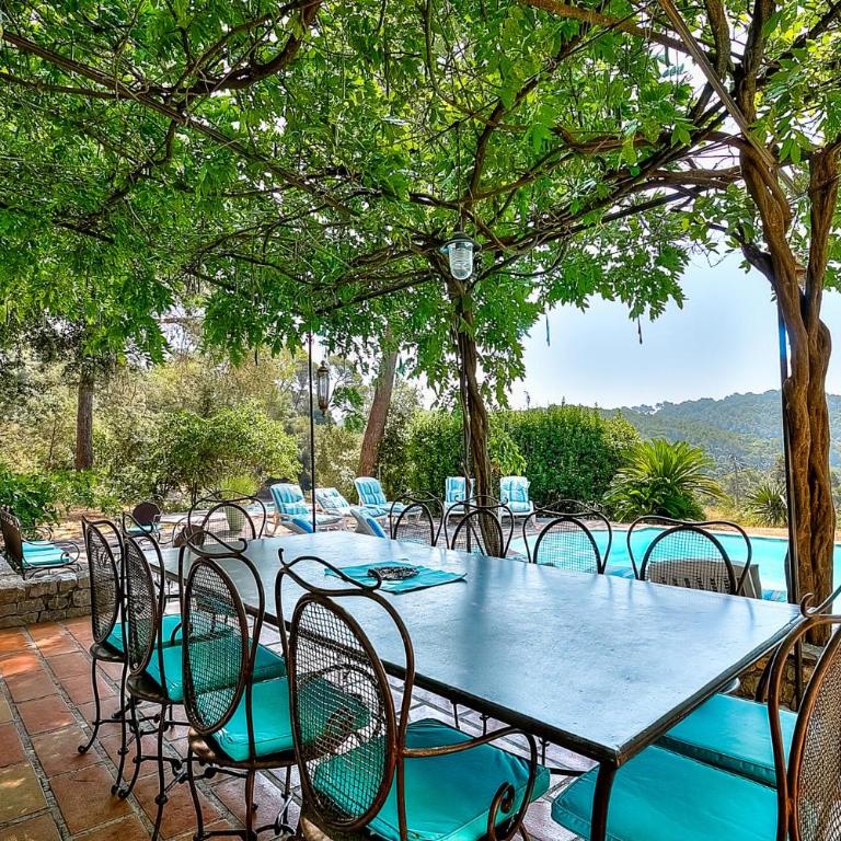 Villa Provençale avec 2 maisons d'amis ,piscine ,Jacuzzi ,vue mer - Villa - 5
