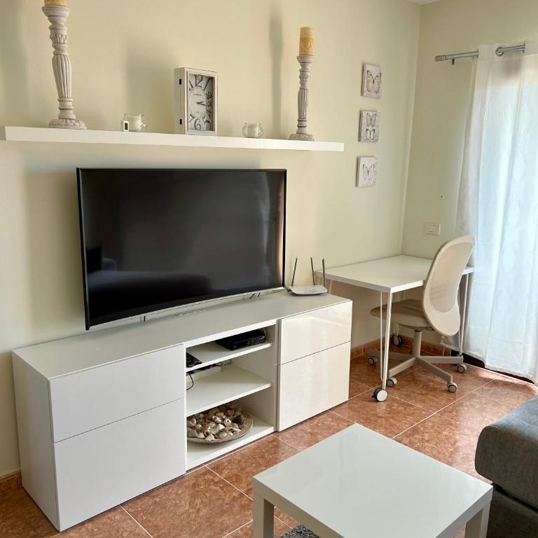 Honey Bunch - One-Bedroom Apartment - 3