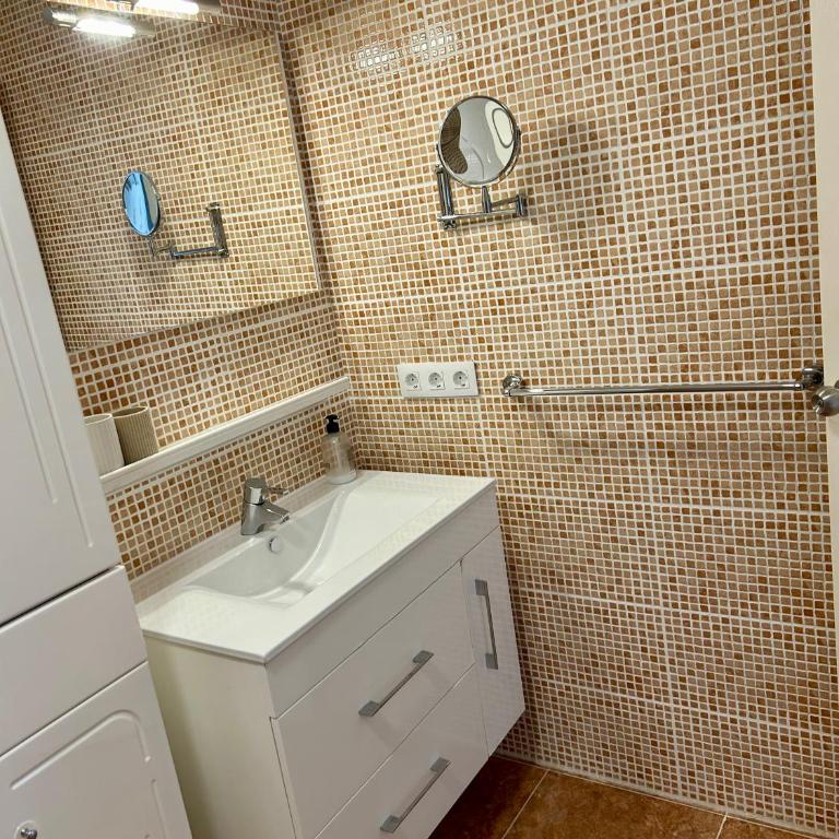Honey Bunch - One-Bedroom Apartment - 12