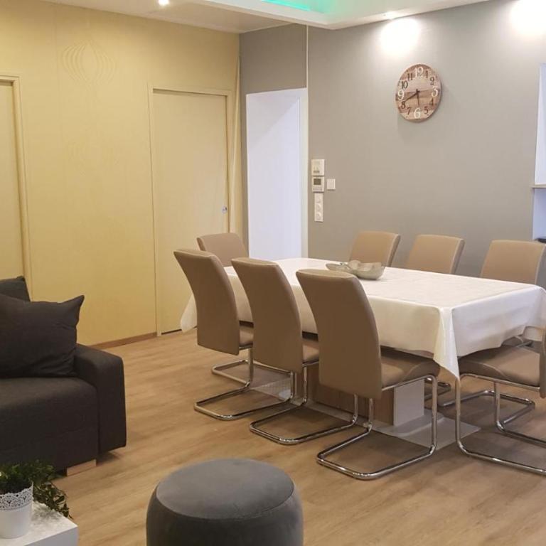 Apt 200m de la plage, tout confort et climatisé - Three-Bedroom Apartment - 1