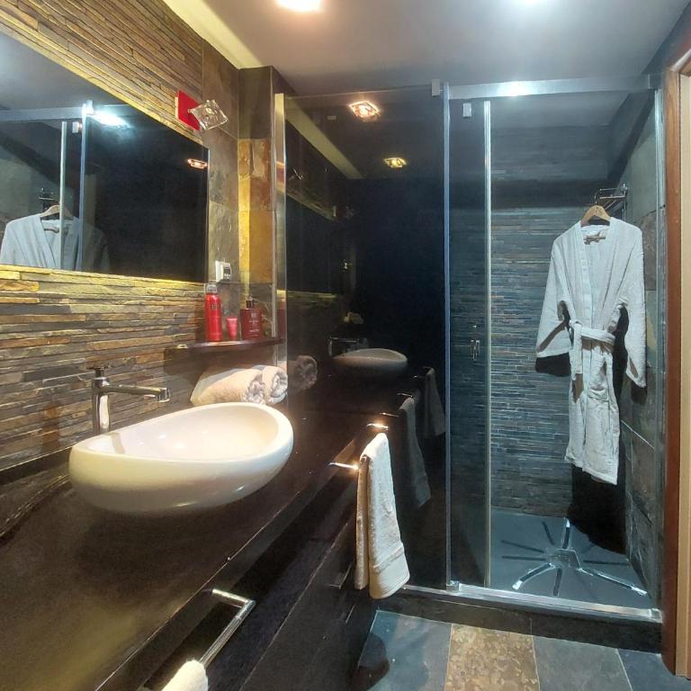 Luxury Suite Salou - Two-Bedroom Apartment - 22
