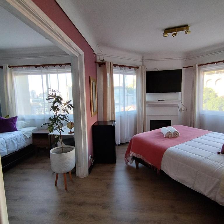 Hostal Casa Lhotse - Family Room with Private Bathroom - 3